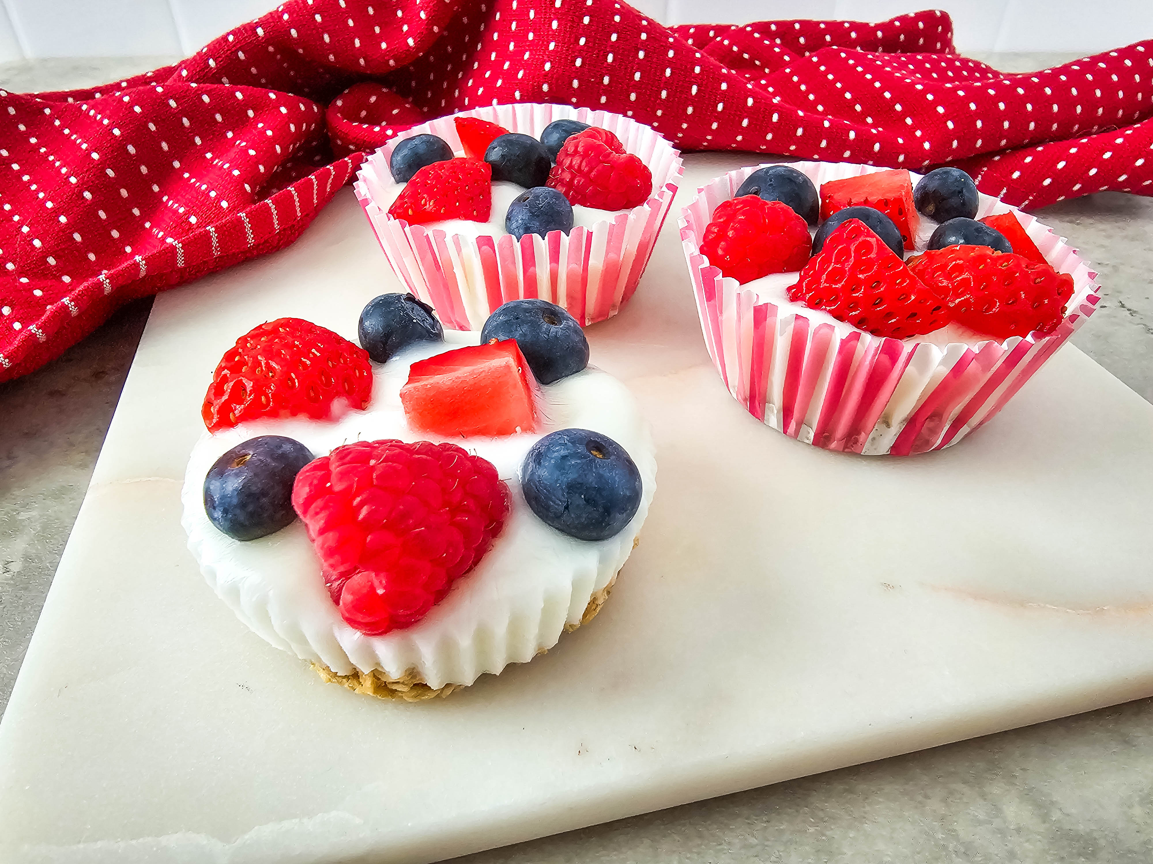 Super Easy 5-Ingredient Berry Frozen Yogurt Cups
